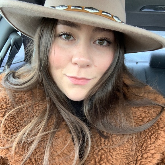 Meet your Posher, Savana๐ - Picture 3 of 3